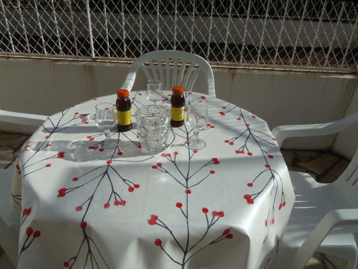 Joli Studio Calme Avec Terrasse Διαμέρισμα Νίκαια Εξωτερικό φωτογραφία